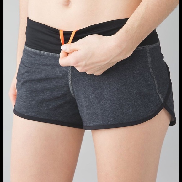 Lululemon-Speed Shorts size 4 - black, grey, orange - Picture 3 of 9